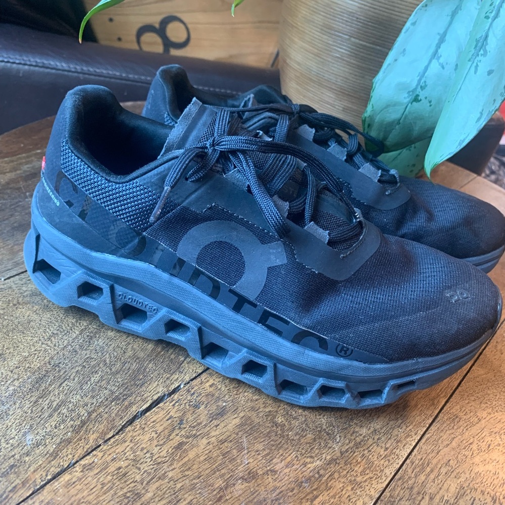 On Cloud Men's Cloudmonster Void Running Athletic… - image 1